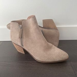 Double zip Frye ankle bootie
